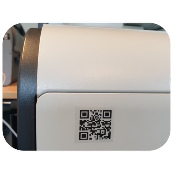 QR-Aufkleber-Drucker Mit Isoliertem QR-Code Stockbild - Bild von